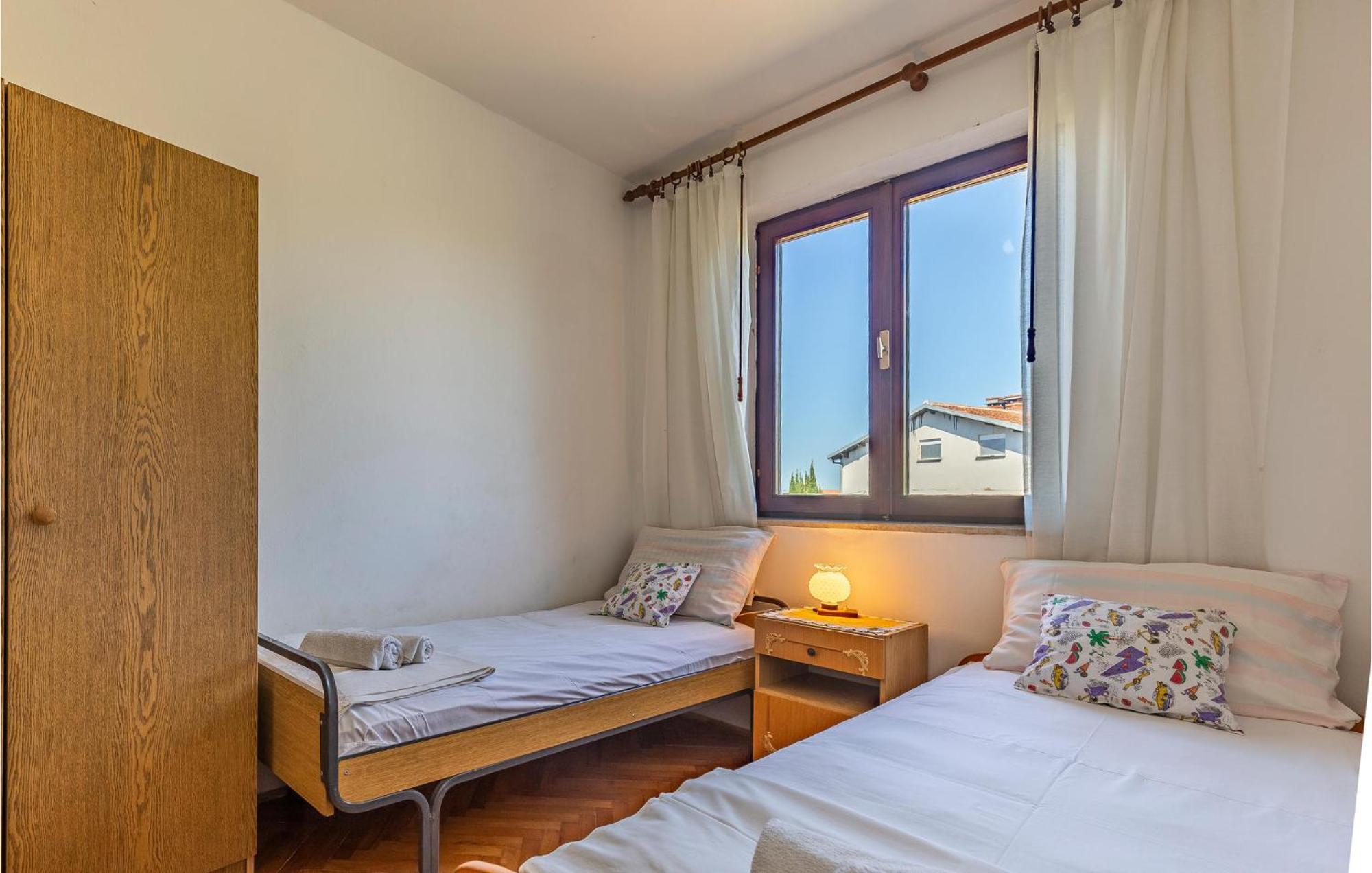 Awesome Apartment In Medulin With Kitchen Exterior photo