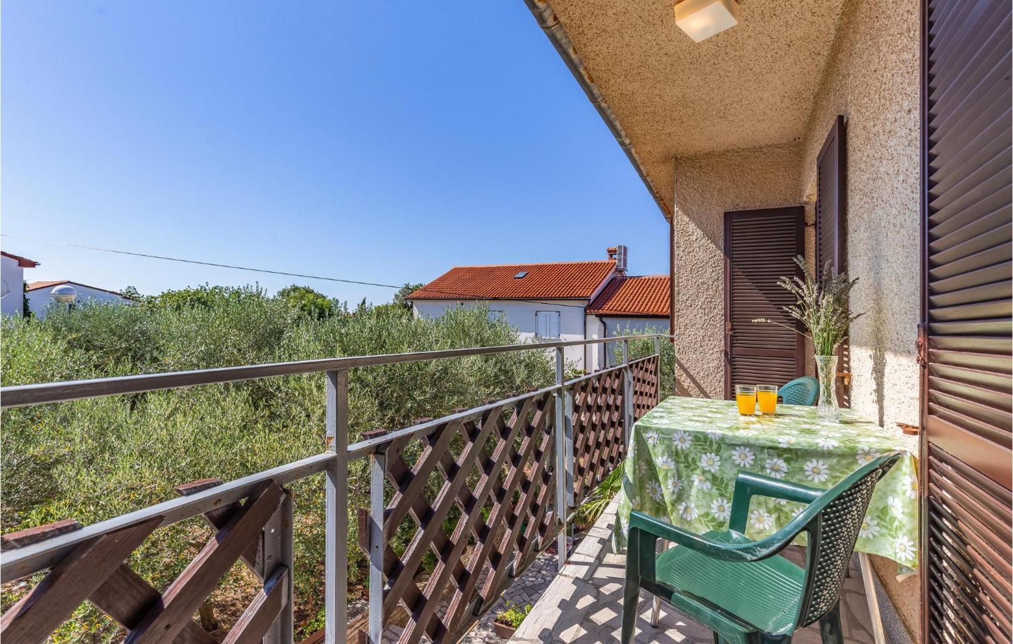 Awesome Apartment In Medulin With Kitchen Exterior photo