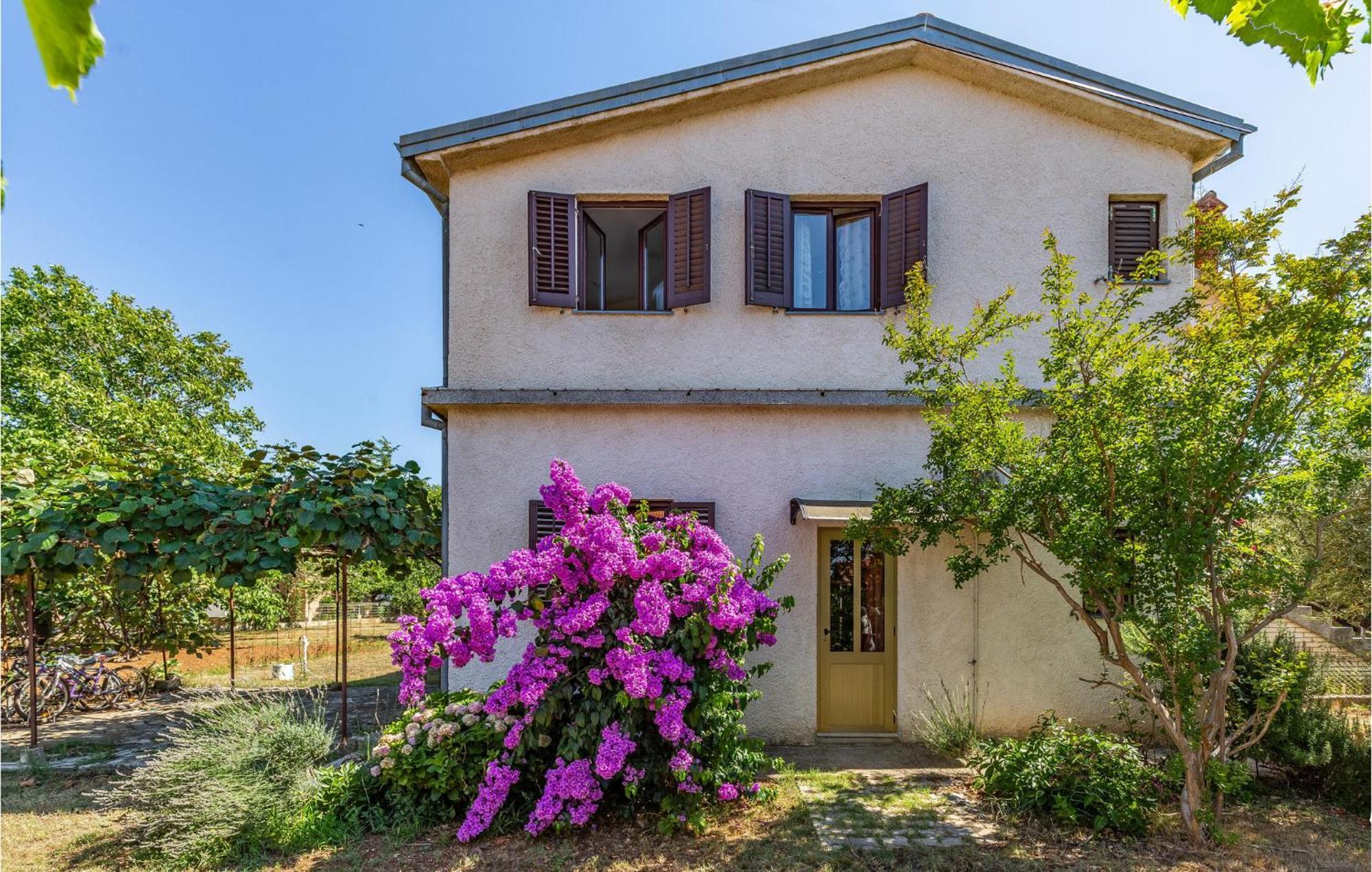 Awesome Apartment In Medulin With Kitchen Exterior photo