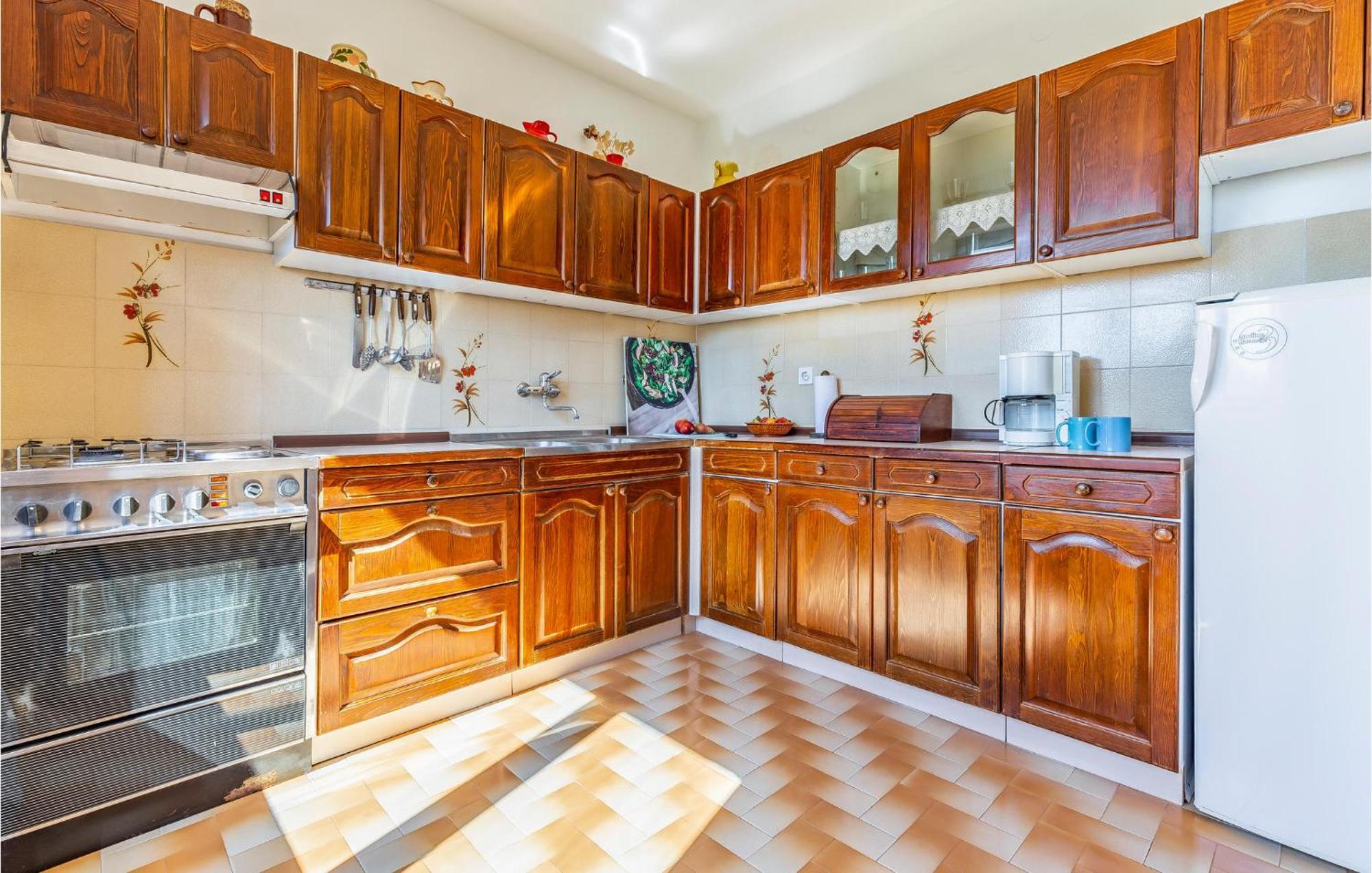 Awesome Apartment In Medulin With Kitchen Exterior photo