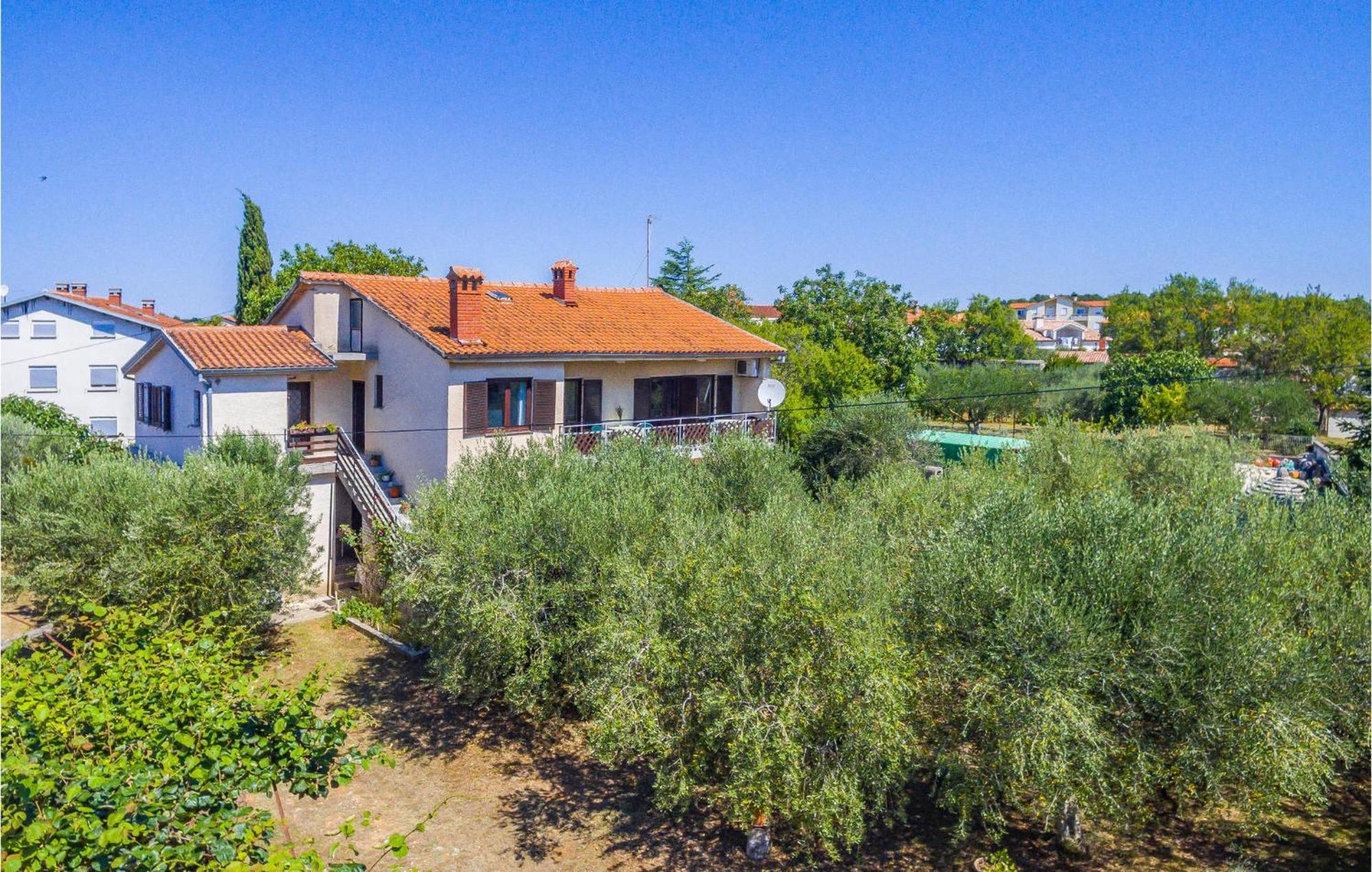Awesome Apartment In Medulin With Kitchen Exterior photo